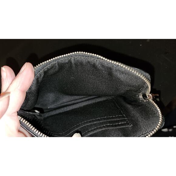 CORNER ZIP WRISTLET (COACH F58033) - Picture 3 of 5